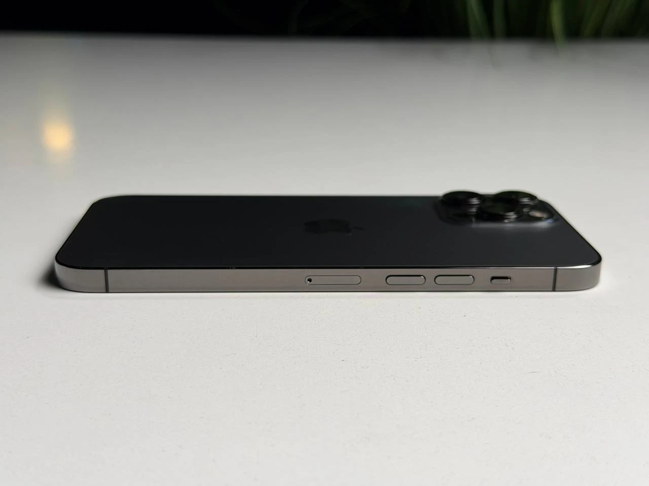 ВЖИВАНИЙ Б/У Apple iPhone 13 Pro Max 256GB Graphite (MLKR3, MLLA3) - Состояние: хороший | Аккумулятор: 100% | Комплектация: iPhone, кабель | Гарантия: 3 мес.