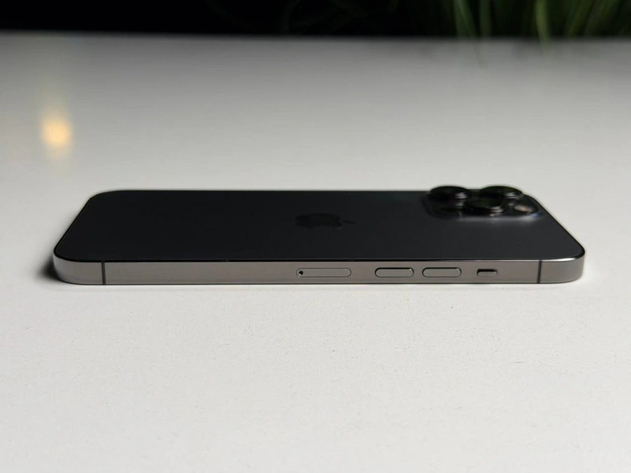 ВЖИВАНИЙ Б/У Apple iPhone 13 Pro Max 256GB Graphite (MLKR3, MLLA3) - Состояние: хороший | Аккумулятор: 100% | Комплектация: iPhone, кабель | Гарантия: 3 мес.