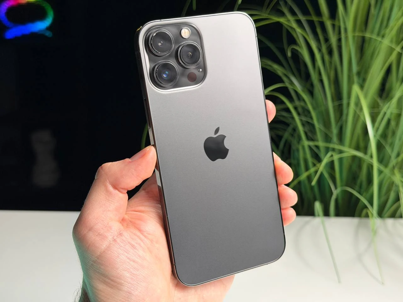 ВЖИВАНИЙ Б/У Apple iPhone 13 Pro Max 256GB Graphite (MLKR3, MLLA3) - Состояние: хороший | Аккумулятор: 100% | Комплектация: iPhone, кабель | Гарантия: 3 мес.