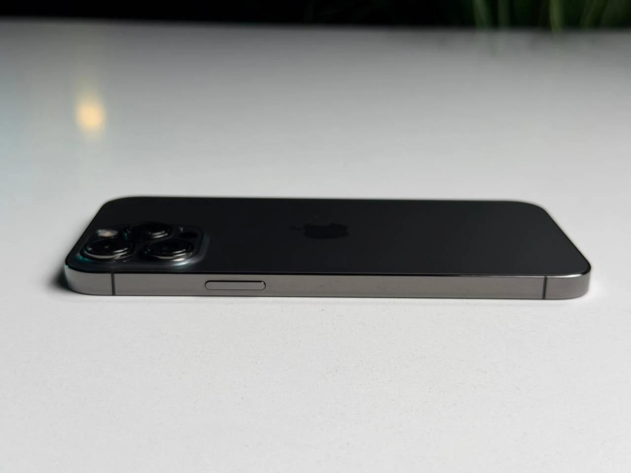 ВЖИВАНИЙ Б/У Apple iPhone 13 Pro Max 256GB Graphite (MLKR3, MLLA3) - Состояние: хороший | Аккумулятор: 100% | Комплектация: iPhone, кабель | Гарантия: 3 мес.