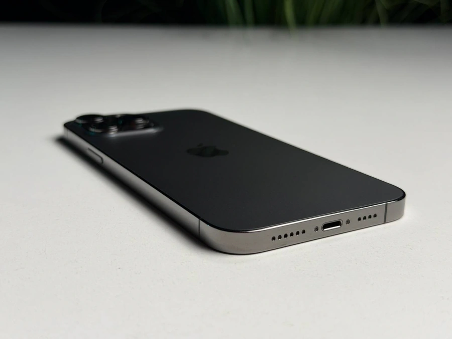 ВЖИВАНИЙ Б/У Apple iPhone 13 Pro Max 256GB Graphite (MLKR3, MLLA3) - Состояние: хороший | Аккумулятор: 100% | Комплектация: iPhone, кабель | Гарантия: 3 мес.