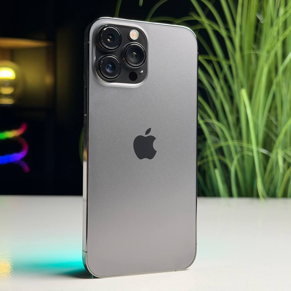 ВЖИВАНИЙ Б/У Apple iPhone 13 Pro Max 256GB Graphite (MLKR3, MLLA3) - Состояние: хороший | Аккумулятор: 100% | Комплектация: iPhone, кабель | Гарантия: 3 мес.