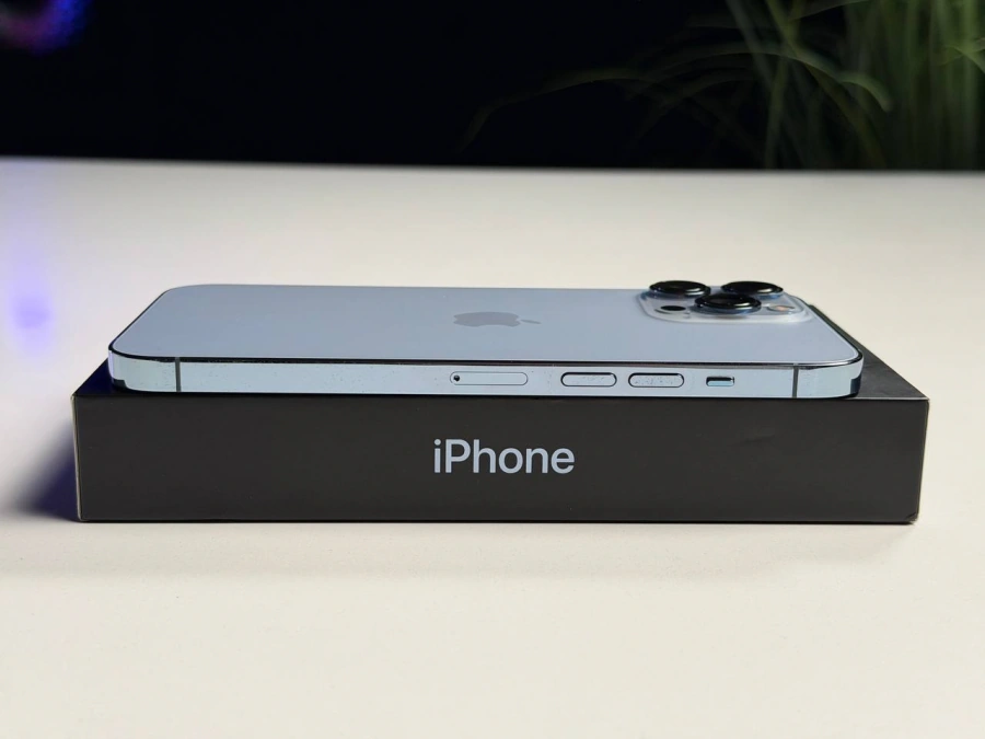 ВЖИВАНИЙ Б/У Apple iPhone 13 Pro Max 256GB Sierra Blue (MLKV3, MLLE3) - Состояние: хороший | Аккумулятор: 100% | Комплектация: полный | Гарантия: 3 мес.