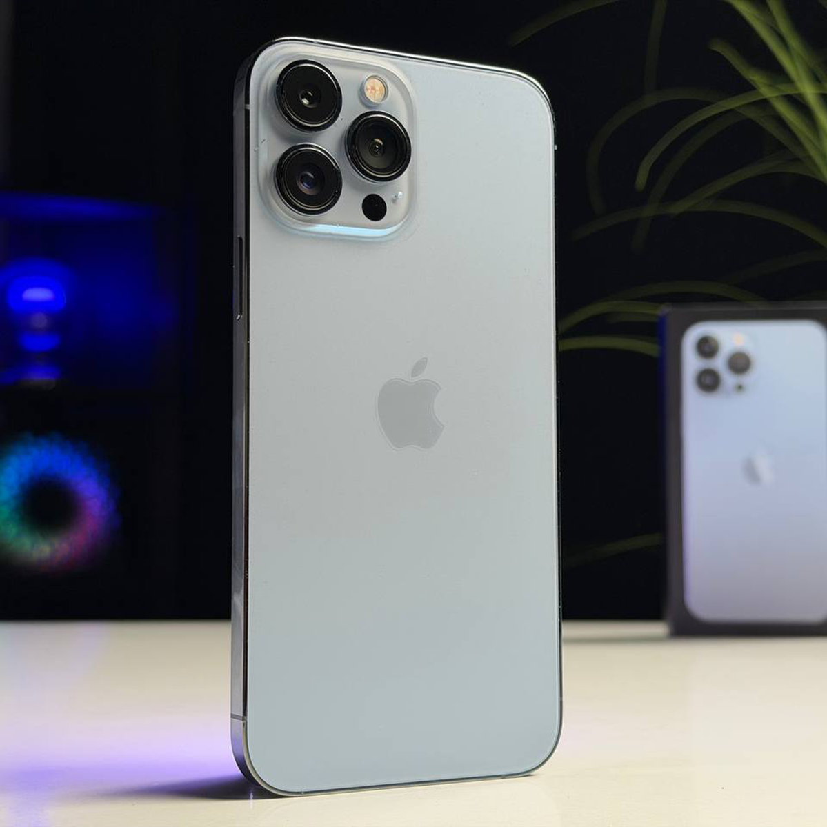 ВЖИВАНИЙ Б/У Apple iPhone 13 Pro Max 256GB Sierra Blue (MLKV3, MLLE3) - Состояние: хороший | Аккумулятор: 100% | Комплектация: полный | Гарантия: 3 мес.