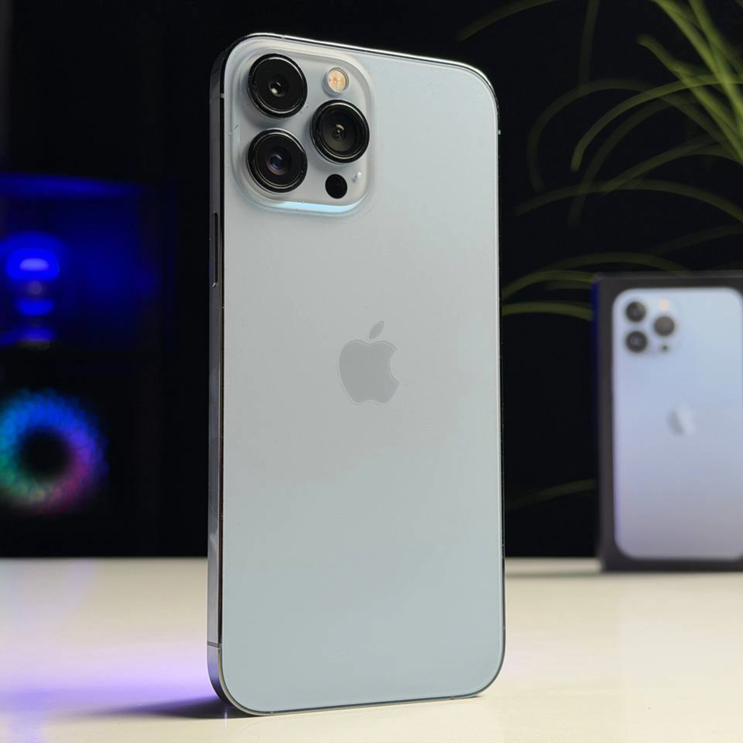 ВЖИВАНИЙ Б/У Apple iPhone 13 Pro Max 256GB Sierra Blue (MLKV3, MLLE3) - Состояние: хороший | Аккумулятор: 100% | Комплектация: полный | Гарантия: 3 мес.