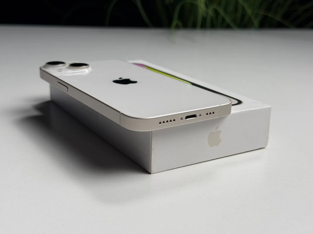 ВЖИВАНИЙ Б/У Apple iPhone 14 128GB Starlight (MPUR3) - Состояние: хороший | Аккумулятор: 100% | Комплектация: полный | Гарантия: 3 мес.