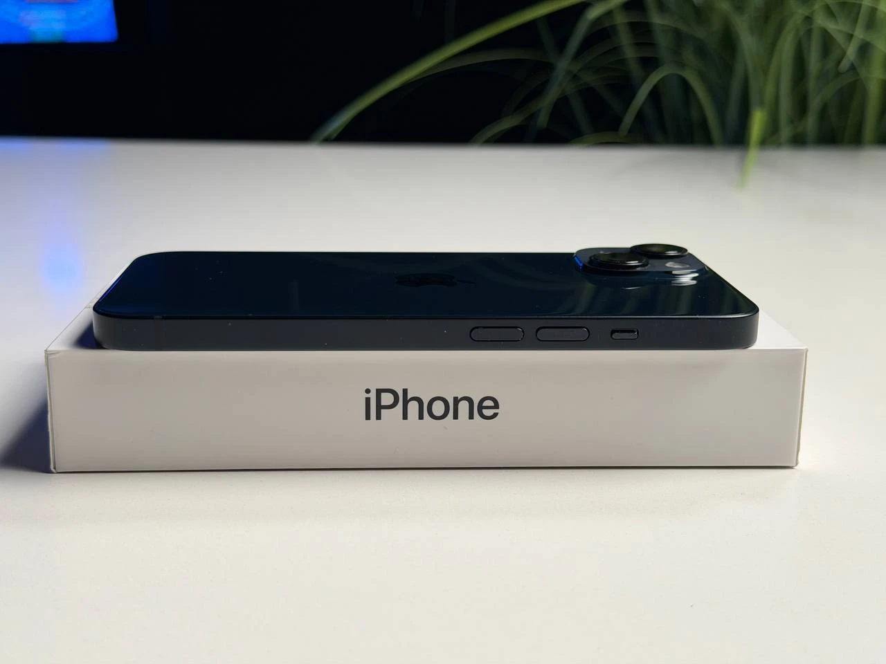 ВЖИВАНИЙ Б/У Apple iPhone 14 256GB Midnight eSim (MPVV3) - Состояние: хороший | Аккумулятор: 100% | Комплектация: полный | Гарантия: 3 мес.