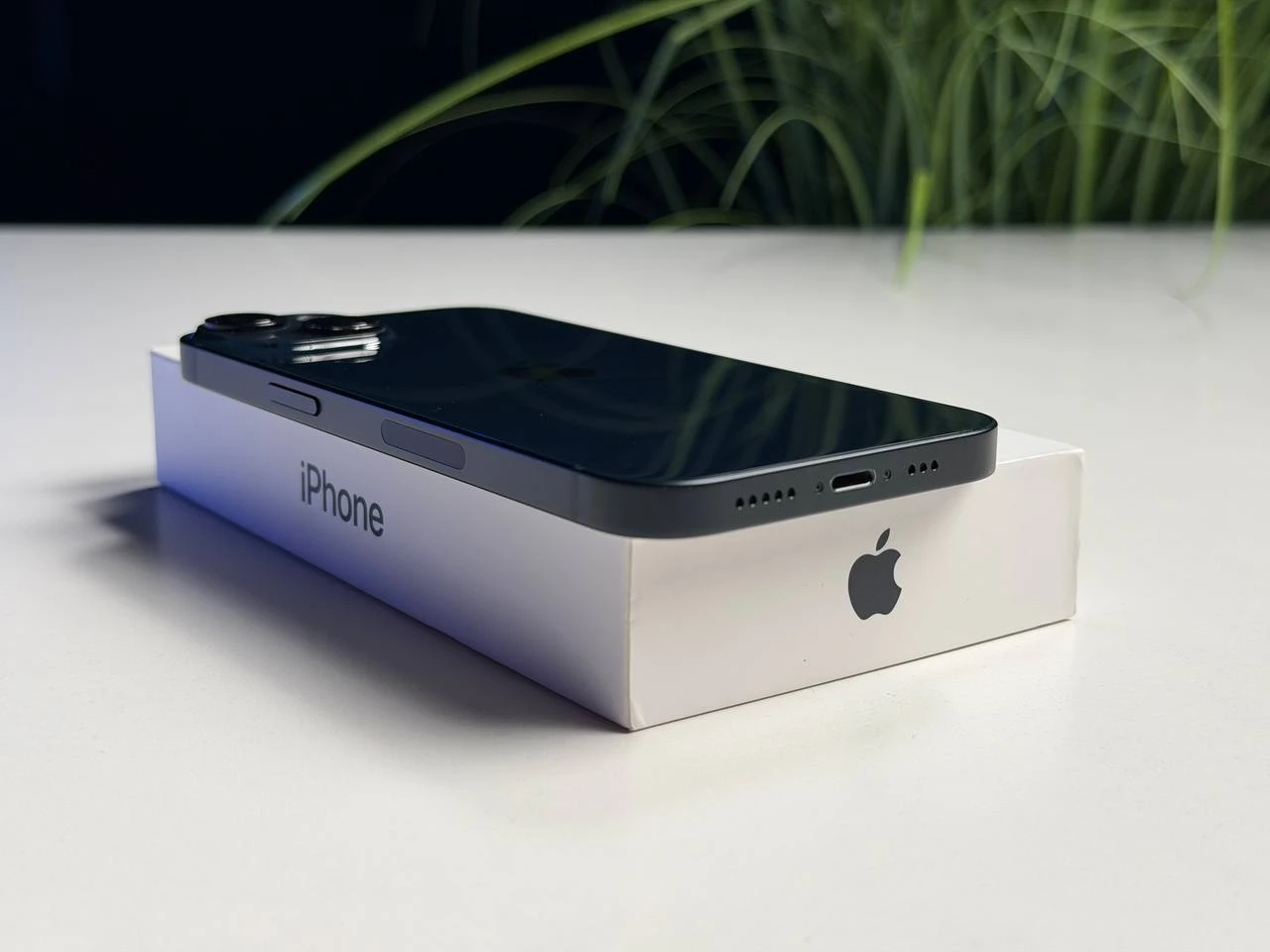 ВЖИВАНИЙ Б/У Apple iPhone 14 256GB Midnight eSim (MPVV3) - Состояние: хороший | Аккумулятор: 100% | Комплектация: полный | Гарантия: 3 мес.