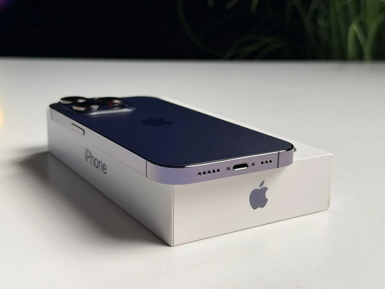 ВЖИВАНИЙ Б/У Apple iPhone 14 Pro 256GB Deep Purple (MQ1F3) - Состояние: хороший | Аккумулятор: 100% | Комплектация: полный | Гарантия: 3 мес.