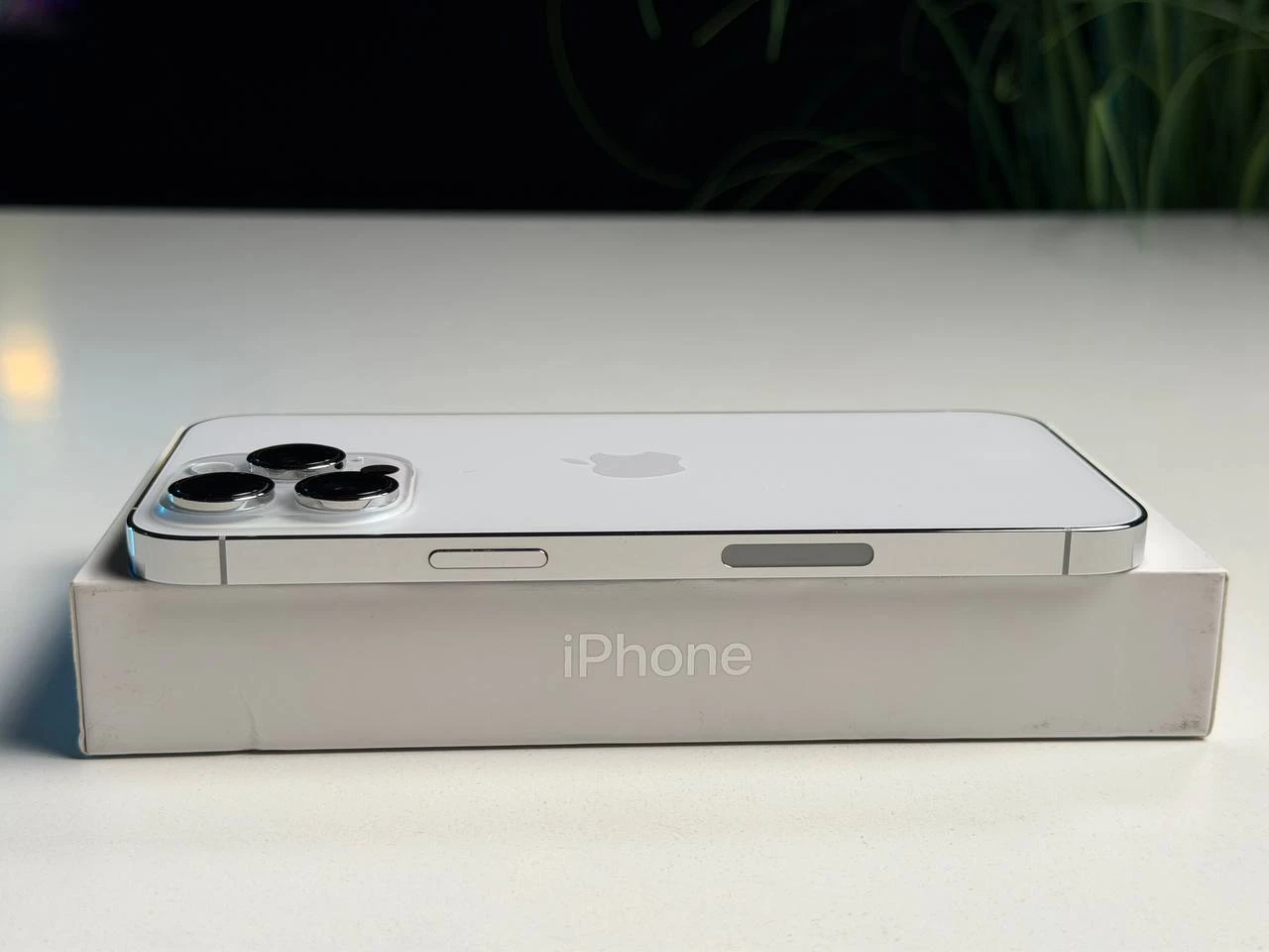 ВЖИВАНИЙ Б/У Apple iPhone 14 Pro Max 128GB Silver eSim (MQ8P3) - Состояние: хороший | Аккумулятор: 100% | Комплектация: полный | Гарантия: 3 мес.