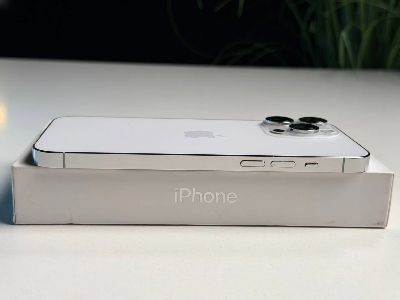 ВЖИВАНИЙ Б/У Apple iPhone 14 Pro Max 128GB Silver eSim (MQ8P3) - Состояние: хороший | Аккумулятор: 100% | Комплектация: полный | Гарантия: 3 мес.