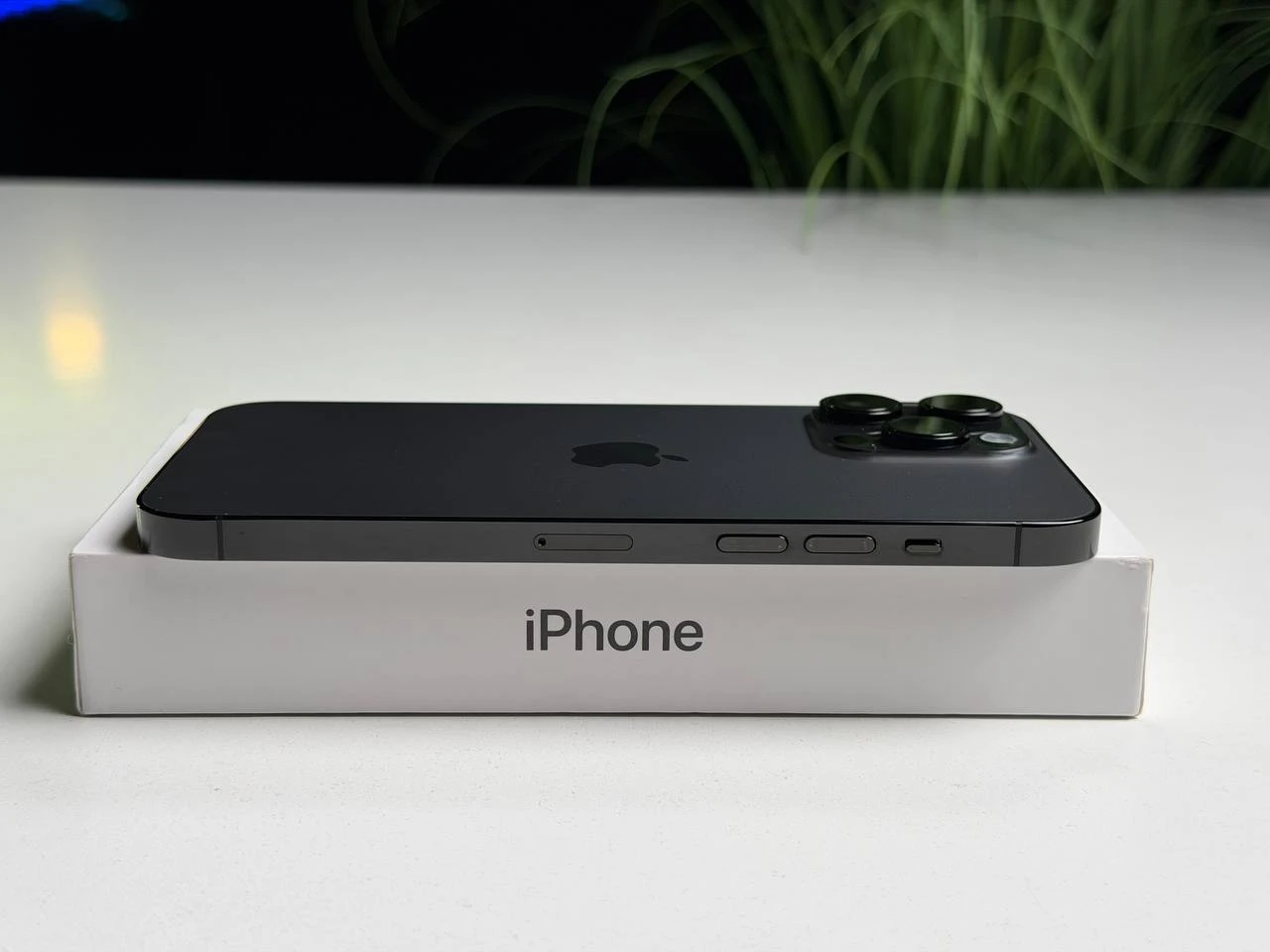 ВЖИВАНИЙ Б/У Apple iPhone 14 Pro Max 1TB Space Black (MQC23) - Состояние: хороший | Аккумулятор: 100% | Комплектация: полный | Гарантия: 3 мес.