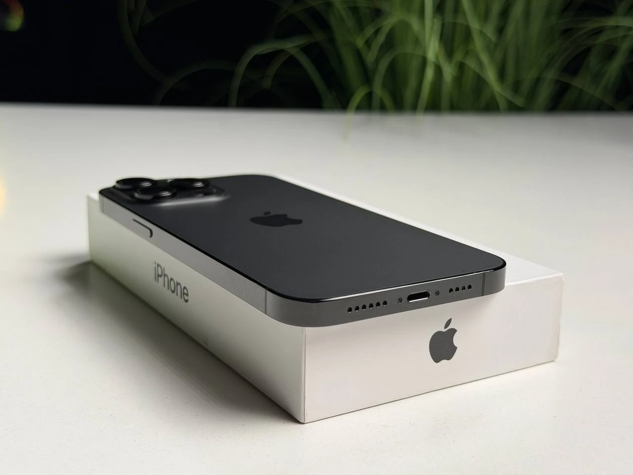 ВЖИВАНИЙ Б/У Apple iPhone 14 Pro Max 1TB Space Black (MQC23) - Состояние: хороший | Аккумулятор: 100% | Комплектация: полный | Гарантия: 3 мес.