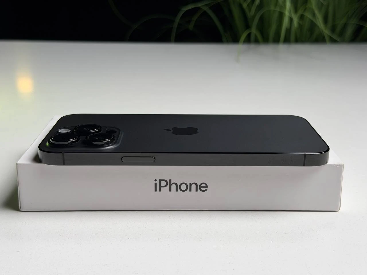 ВЖИВАНИЙ Б/У Apple iPhone 14 Pro Max 1TB Space Black (MQC23) - Состояние: хороший | Аккумулятор: 100% | Комплектация: полный | Гарантия: 3 мес.