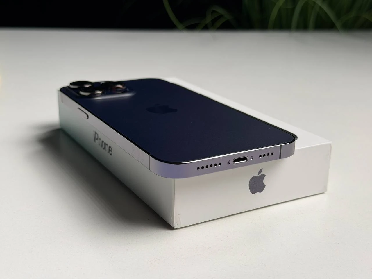 ВЖИВАНИЙ Б/У Apple iPhone 14 Pro Max 256GB Deep Purple (MQ9X3) - Состояние: хороший | Аккумулятор: 100% | Комплектация: полный | Гарантия: 3 мес.