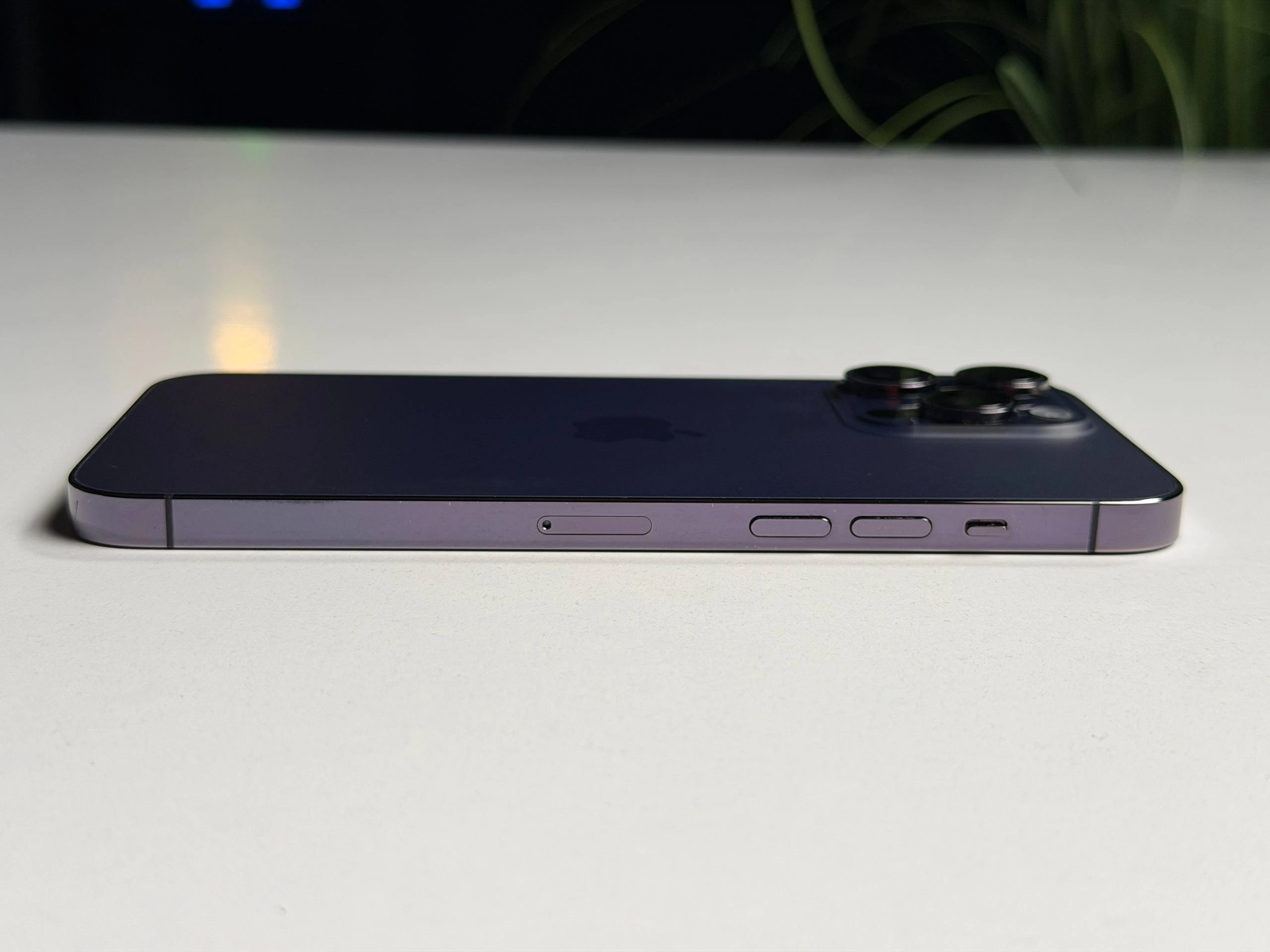 ВЖИВАНИЙ Б/У Apple iPhone 14 Pro Max 256GB Deep Purple (MQ9X3) - Состояние: хороший | Аккумулятор: 100% | Комплектация: iPhone, кабель | Гарантия: 3 мес.