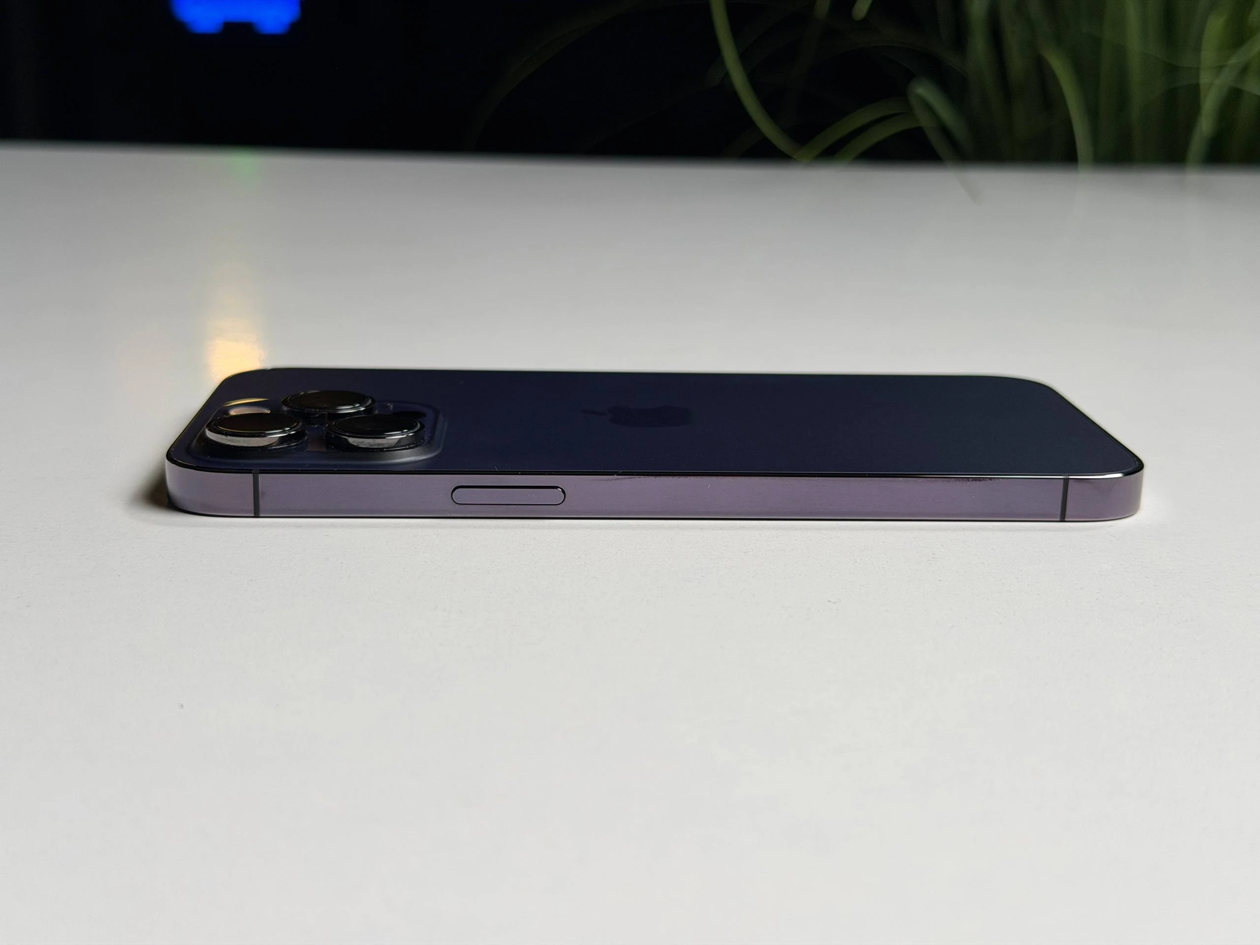 ВЖИВАНИЙ Б/У Apple iPhone 14 Pro Max 256GB Deep Purple (MQ9X3) - Состояние: хороший | Аккумулятор: 100% | Комплектация: iPhone, кабель | Гарантия: 3 мес.