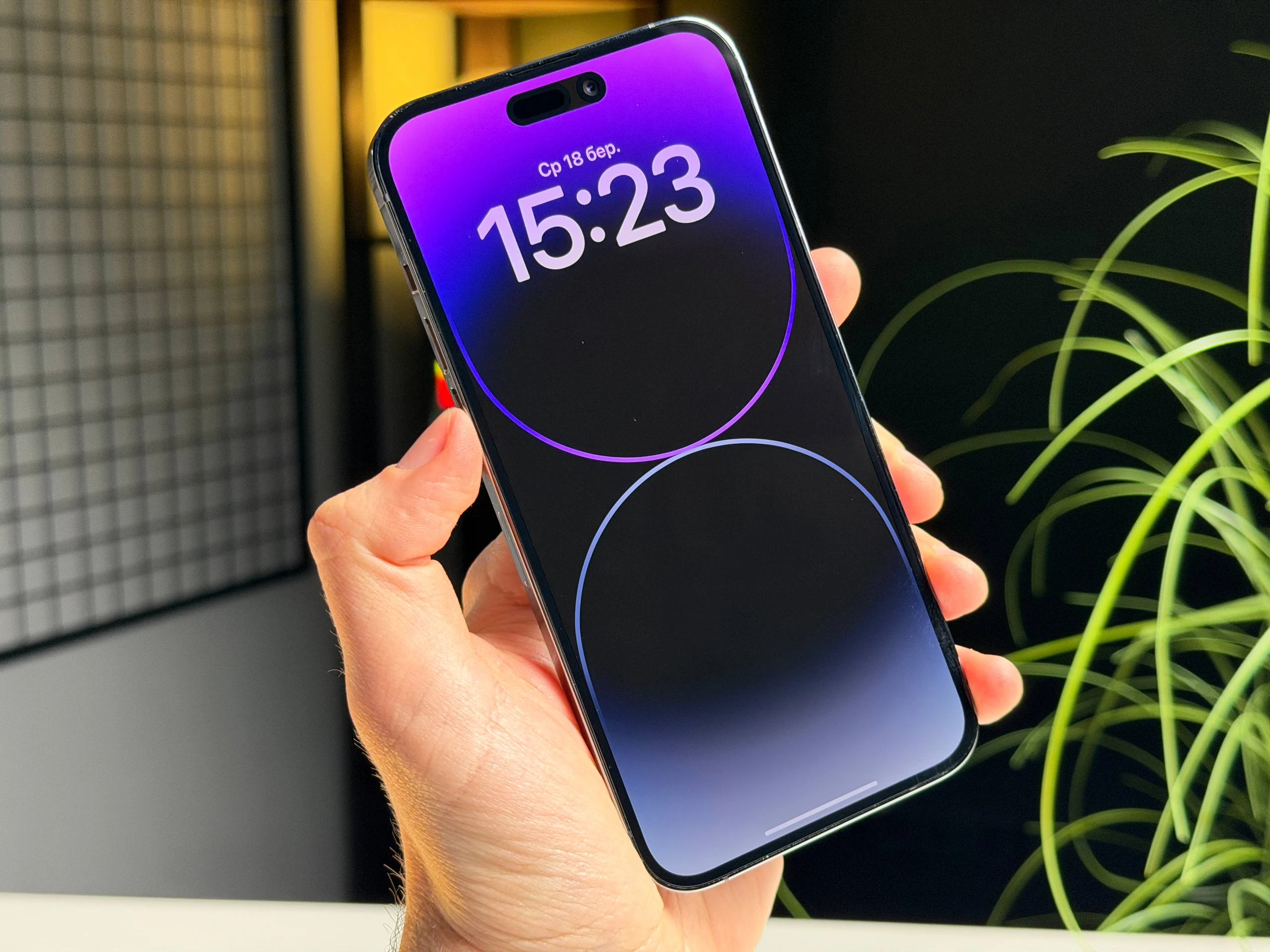 ВЖИВАНИЙ Б/У Apple iPhone 14 Pro Max 256GB Deep Purple (MQ9X3) - Состояние: хороший | Аккумулятор: 100% | Комплектация: iPhone, кабель | Гарантия: 3 мес.