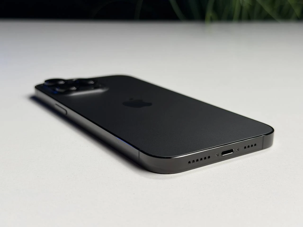 ВЖИВАНИЙ Б/У Apple iPhone 14 Pro Max 256GB Space Black (MQ9U3) - Состояние: хороший | Аккумулятор: 100% | Комплектация: iPhone, кабель | Гарантия: 3 мес.