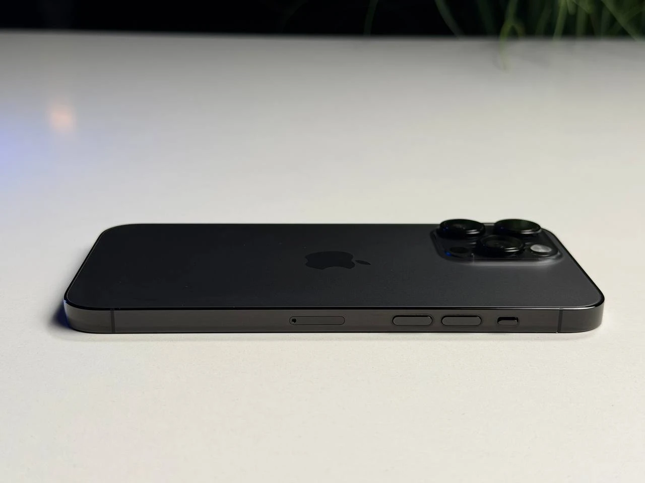 ВЖИВАНИЙ Б/У Apple iPhone 14 Pro Max 256GB Space Black (MQ9U3) - Состояние: хороший | Аккумулятор: 100% | Комплектация: iPhone, кабель | Гарантия: 3 мес.