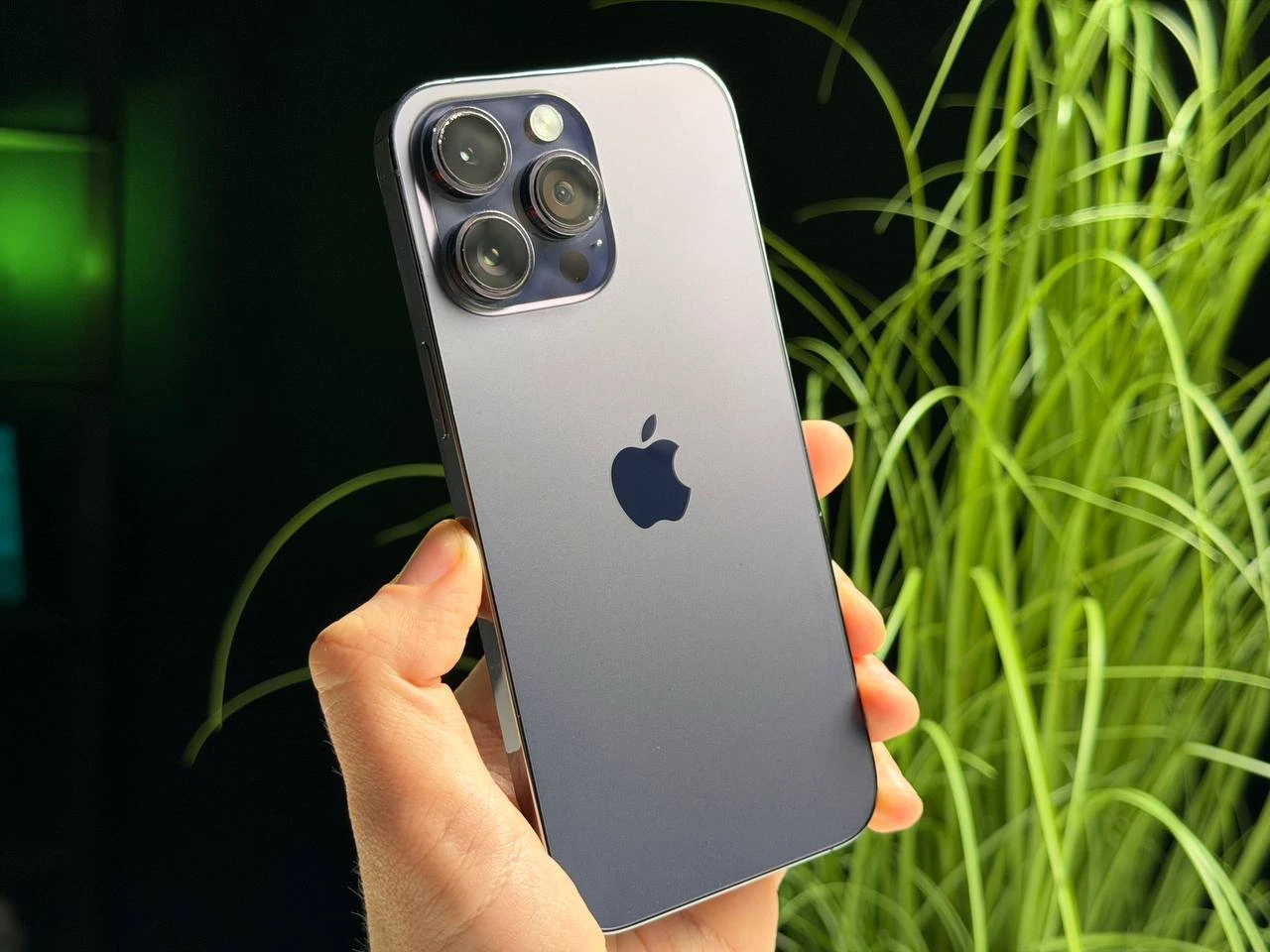 ВЖИВАНИЙ Б/У Apple iPhone 14 Pro Max 512GB Deep Purple (MQAM3) - Состояние: хороший | Аккумулятор: 100% | Комплектация: iPhone, кабель | Гарантия: 3 мес.