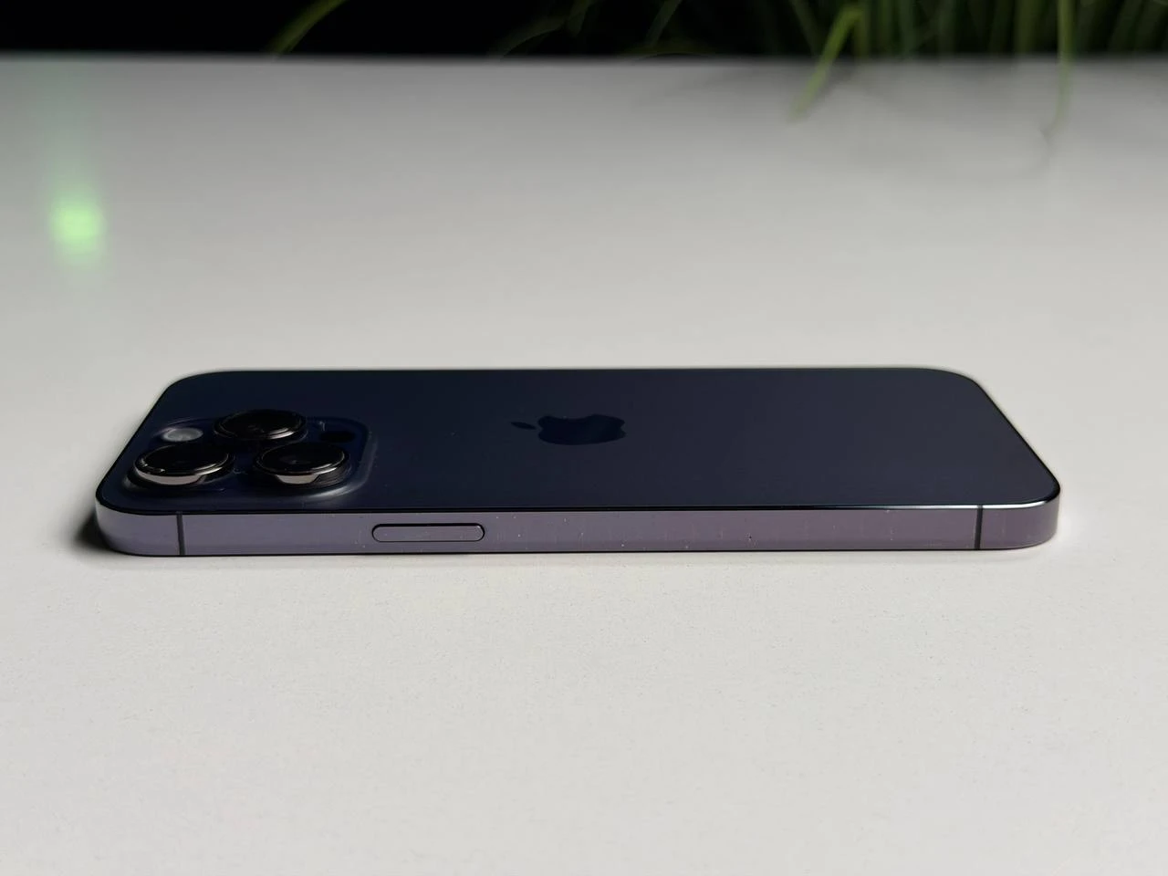 ВЖИВАНИЙ Б/У Apple iPhone 14 Pro Max 512GB Deep Purple (MQAM3) - Состояние: хороший | Аккумулятор: 100% | Комплектация: iPhone, кабель | Гарантия: 3 мес.