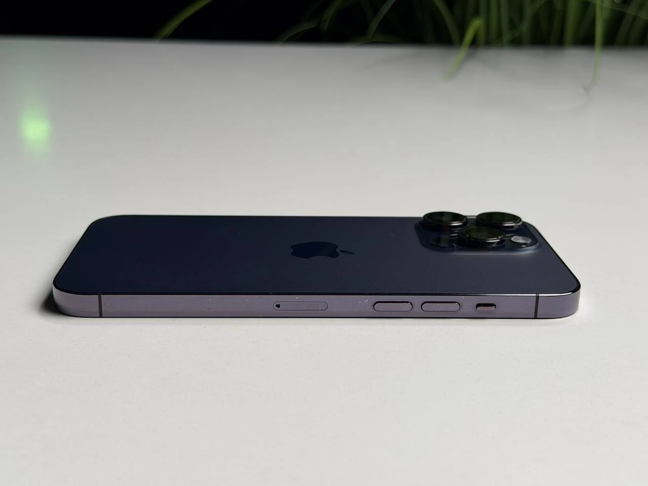 ВЖИВАНИЙ Б/У Apple iPhone 14 Pro Max 512GB Deep Purple (MQAM3) - Состояние: хороший | Аккумулятор: 100% | Комплектация: iPhone, кабель | Гарантия: 3 мес.