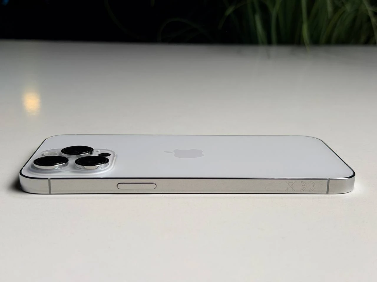 ВЖИВАНИЙ Б/У Apple iPhone 14 Pro Max 512GB Silver (MQAH3) - Состояние: хороший | Аккумулятор: 100% | Комплектация: iPhone, кабель | Гарантия: 3 мес.