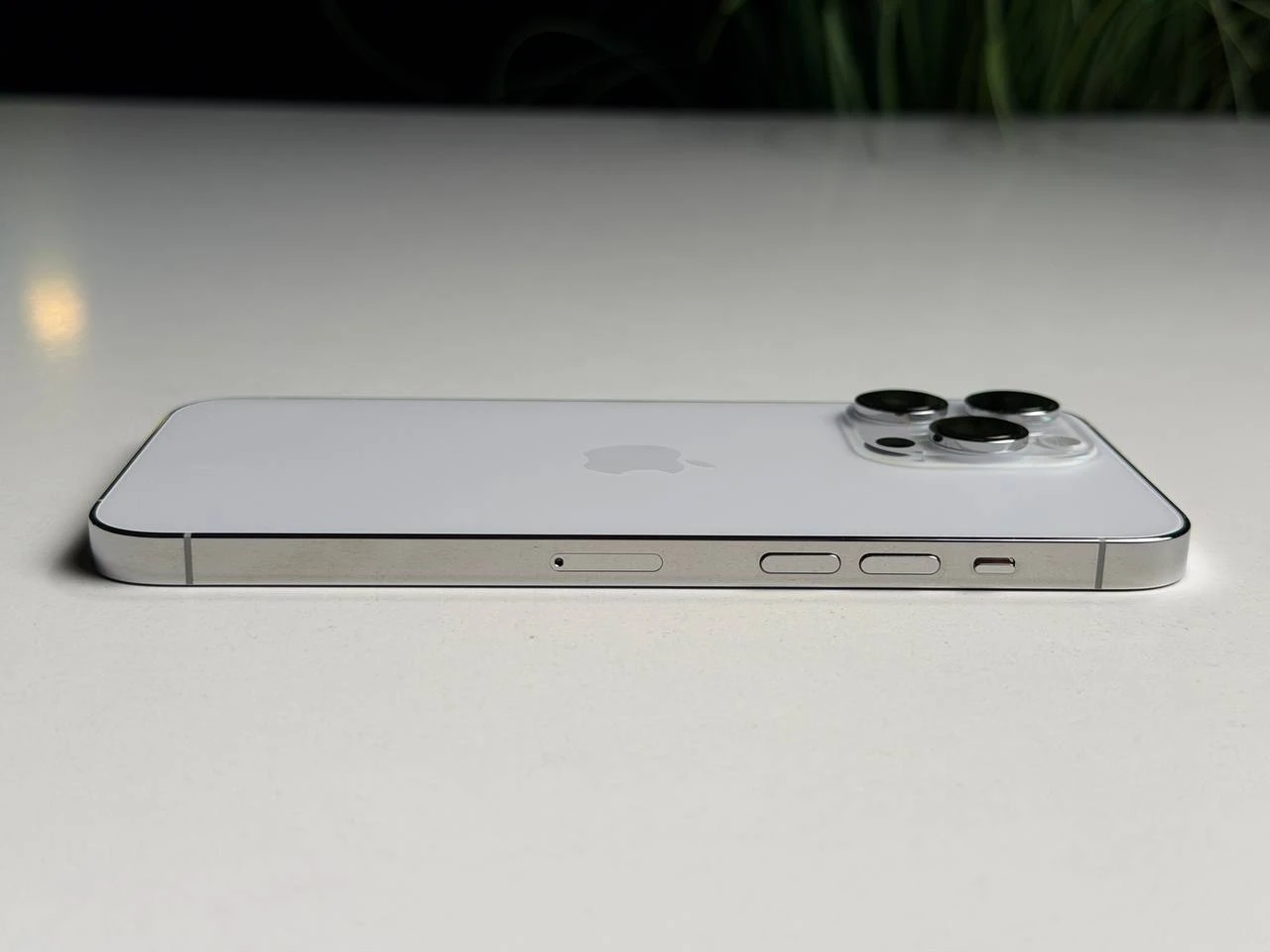 ВЖИВАНИЙ Б/У Apple iPhone 14 Pro Max 512GB Silver (MQAH3) - Состояние: хороший | Аккумулятор: 100% | Комплектация: iPhone, кабель | Гарантия: 3 мес.