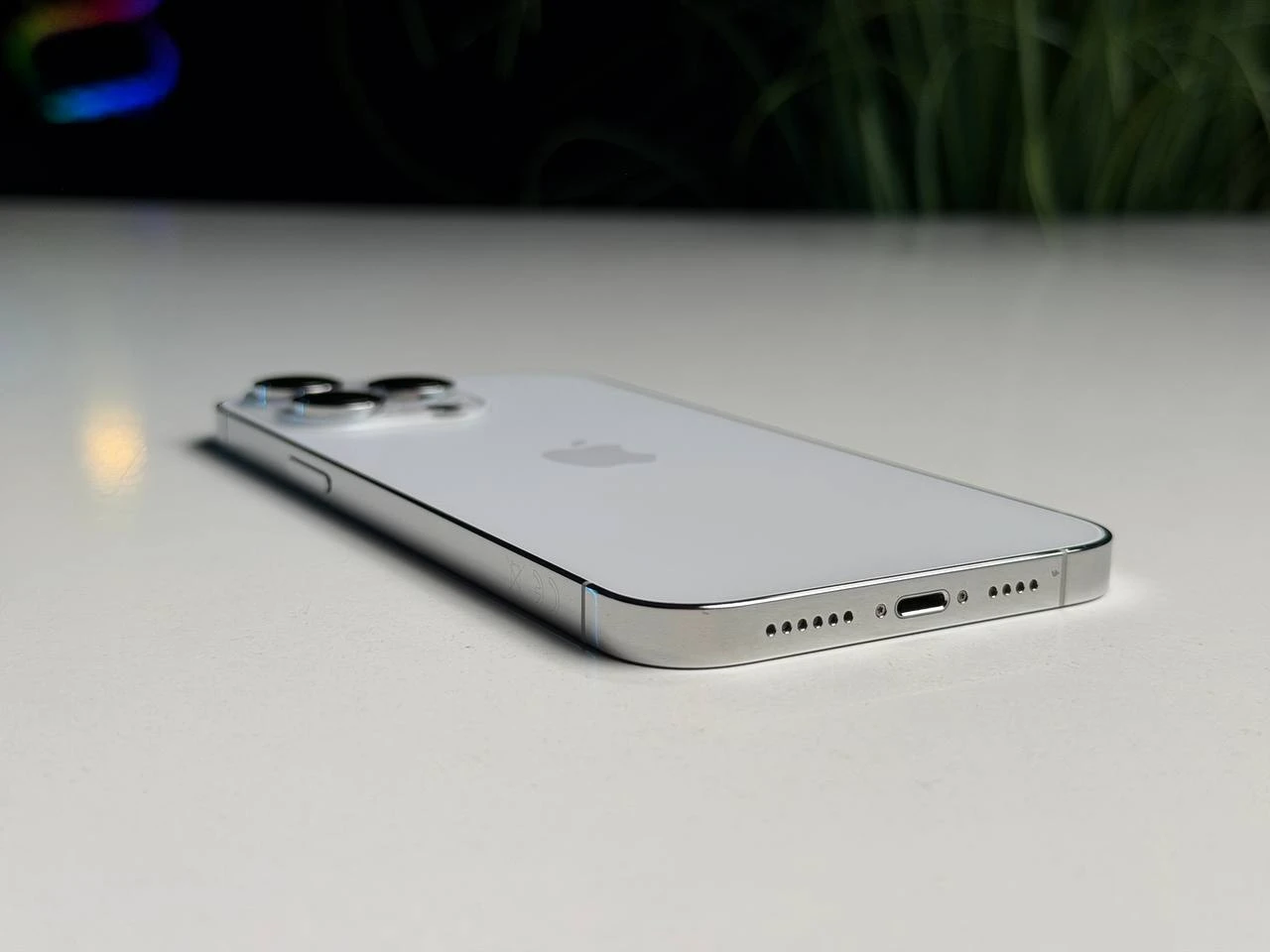 ВЖИВАНИЙ Б/У Apple iPhone 14 Pro Max 512GB Silver (MQAH3) - Состояние: хороший | Аккумулятор: 100% | Комплектация: iPhone, кабель | Гарантия: 3 мес.