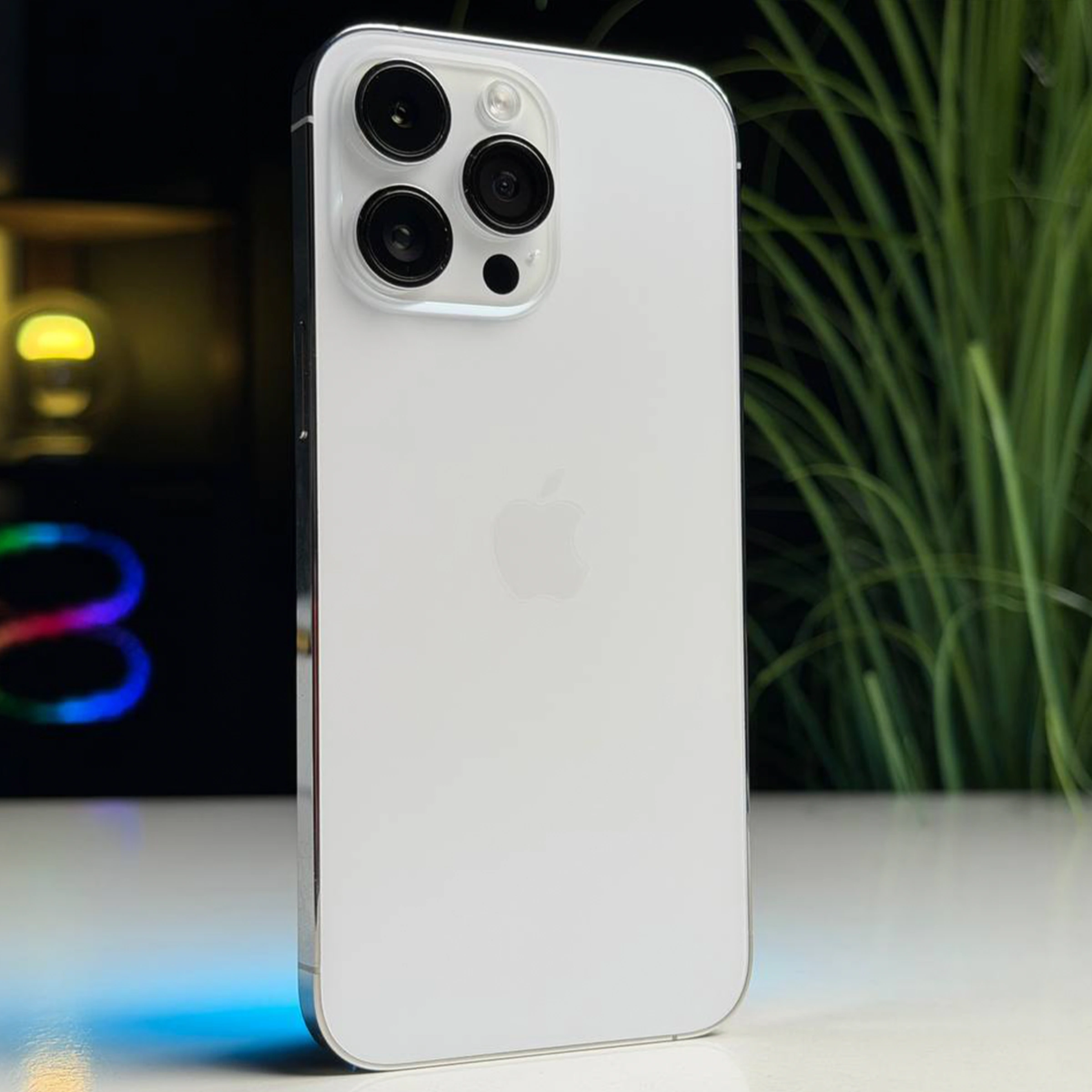 ВЖИВАНИЙ Б/У Apple iPhone 14 Pro Max 512GB Silver (MQAH3) - Состояние: хороший | Аккумулятор: 100% | Комплектация: iPhone, кабель | Гарантия: 3 мес.