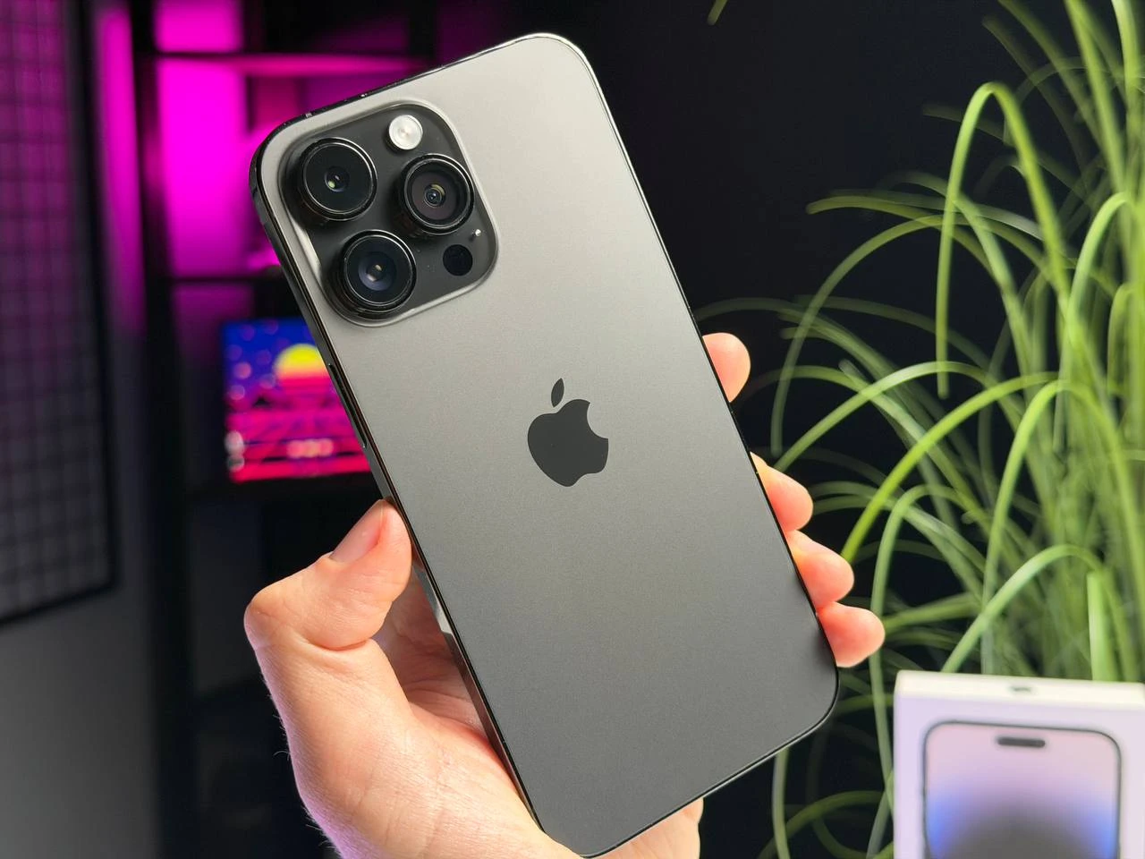 ВЖИВАНИЙ Б/У Apple iPhone 14 Pro Max 512GB Space Black (MQAF3) - Состояние: хороший | Аккумулятор: 100% | Комплектация: полный | Гарантия: 3 мес.