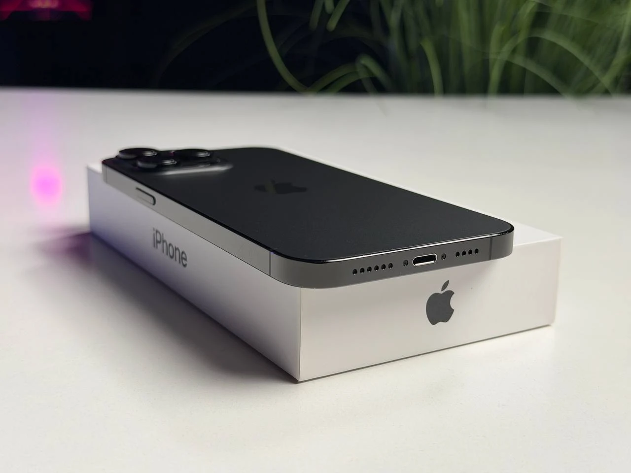 ВЖИВАНИЙ Б/У Apple iPhone 14 Pro Max 512GB Space Black (MQAF3) - Состояние: хороший | Аккумулятор: 100% | Комплектация: полный | Гарантия: 3 мес.