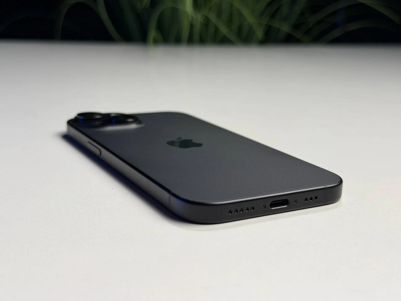 ВЖИВАНИЙ Б/У Apple iPhone 15 256GB Black (MTP63) - Состояние: хороший | Аккумулятор: 89% | Комплектация: полный | Гарантия: 3 мес.