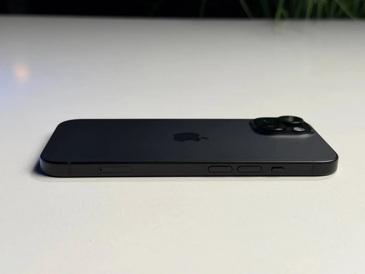 ВЖИВАНИЙ Б/У Apple iPhone 15 256GB Black (MTP63) - Состояние: хороший | Аккумулятор: 89% | Комплектация: полный | Гарантия: 3 мес.