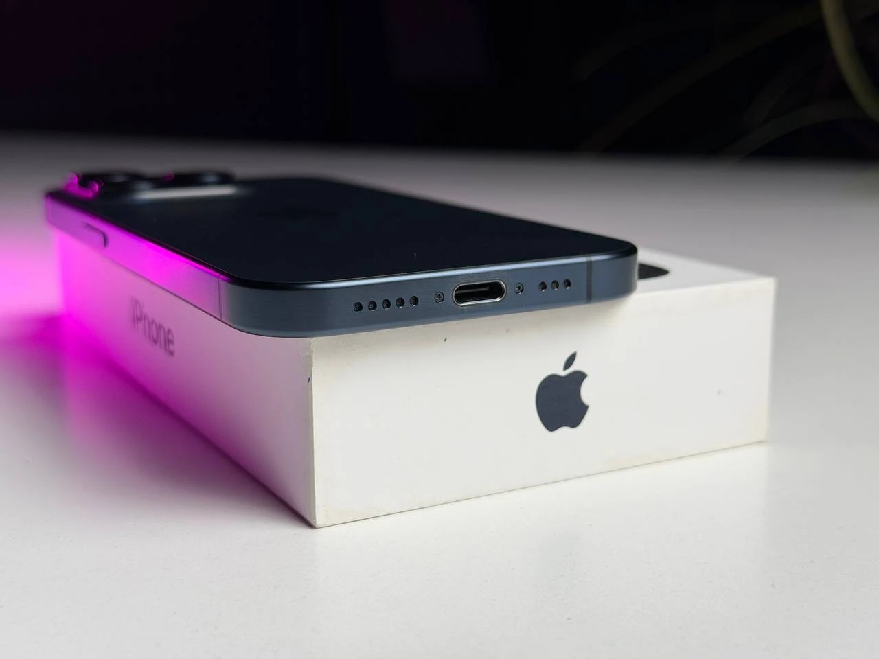 ВЖИВАНИЙ Б/У Apple iPhone 15 Pro 128GB Blue Titanium (MTV03) - Состояние: хороший | Аккумулятор: 88% | Комплектация: полный | Гарантия: 3 мес.