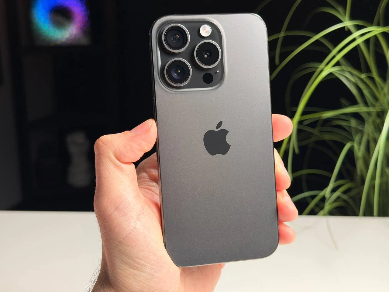 ВЖИВАНИЙ Б/У Apple iPhone 15 Pro 256GB Black Titanium eSim (MTQR3) - Состояние: хороший | Аккумулятор: 100% | Комплектация: iPhone, кабель | Гарантия: 3 мес.