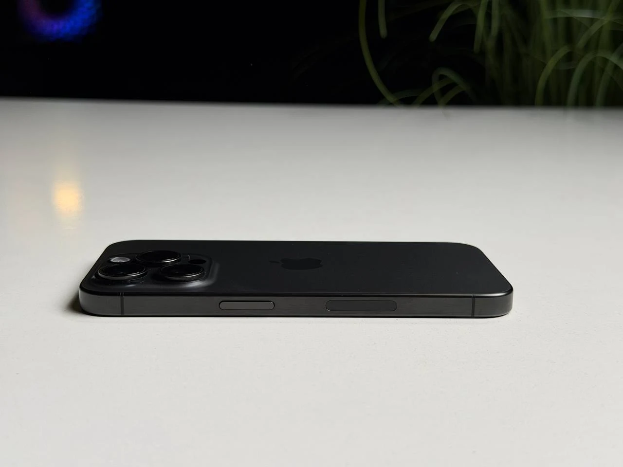 ВЖИВАНИЙ Б/У Apple iPhone 15 Pro 256GB Black Titanium eSim (MTQR3) - Состояние: хороший | Аккумулятор: 100% | Комплектация: iPhone, кабель | Гарантия: 3 мес.