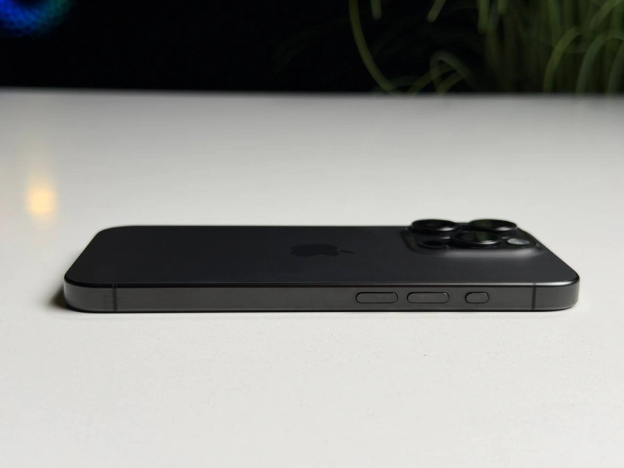 ВЖИВАНИЙ Б/У Apple iPhone 15 Pro 256GB Black Titanium eSim (MTQR3) - Состояние: хороший | Аккумулятор: 100% | Комплектация: iPhone, кабель | Гарантия: 3 мес.