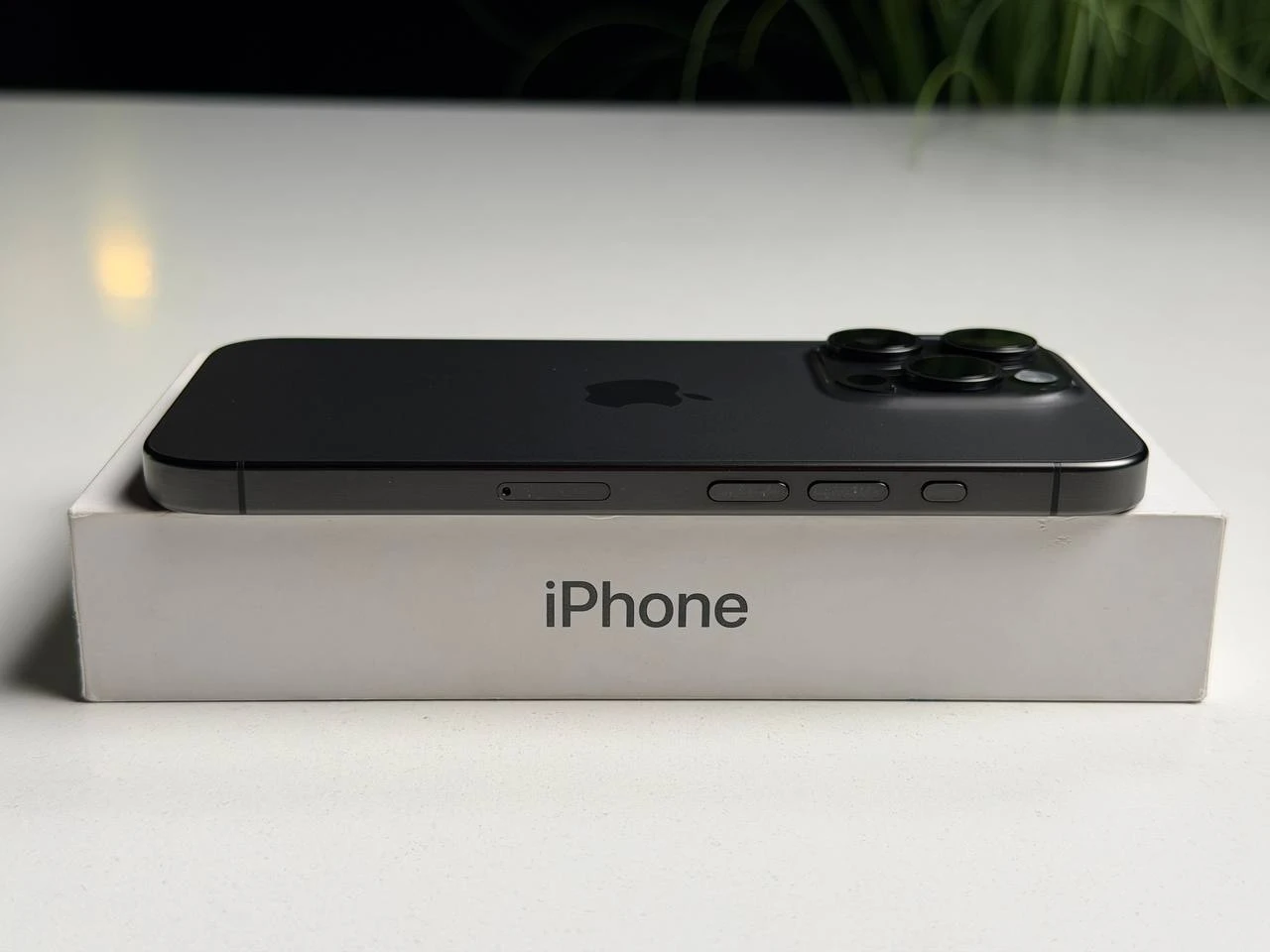 ВЖИВАНИЙ Б/У Apple iPhone 15 Pro 512GB Black Titanium (MTV73) - Состояние: хороший | Аккумулятор: 88% | Комплектация: полный | Гарантия: 3 мес.