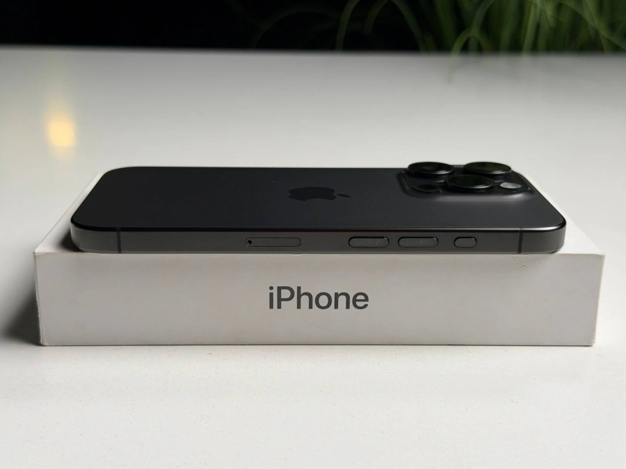 ВЖИВАНИЙ Б/У Apple iPhone 15 Pro 512GB Black Titanium (MTV73) - Состояние: хороший | Аккумулятор: 88% | Комплектация: полный | Гарантия: 3 мес.