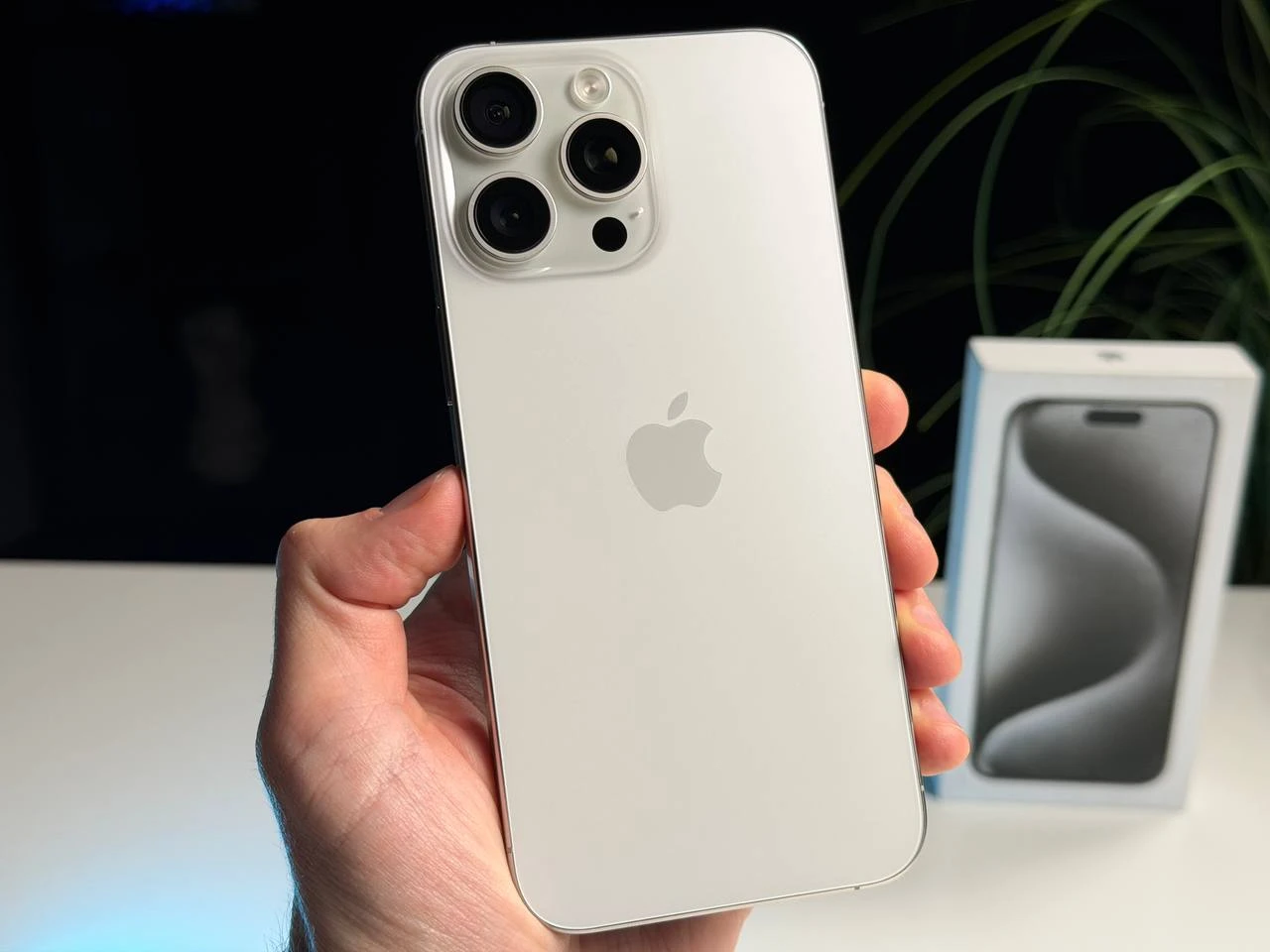 ВЖИВАНИЙ Б/У Apple iPhone 15 Pro Max 1TB White Titanium (MU7H3) - Состояние: хороший | Аккумулятор: 100% | Комплектация: полный | Гарантия: 3 мес.