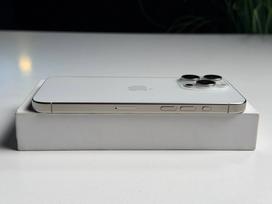 ВЖИВАНИЙ Б/У Apple iPhone 15 Pro Max 1TB White Titanium (MU7H3) - Состояние: хороший | Аккумулятор: 100% | Комплектация: полный | Гарантия: 3 мес.