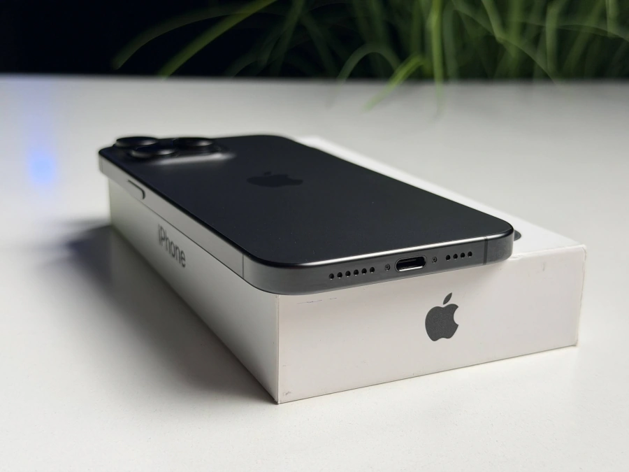 ВЖИВАНИЙ Б/У Apple iPhone 15 Pro Max 256GB Black Titanium (MU773) - Стан: гарний | Акумулятор: 100% | Комплектація: повний | Гарантія: 3 міс.
