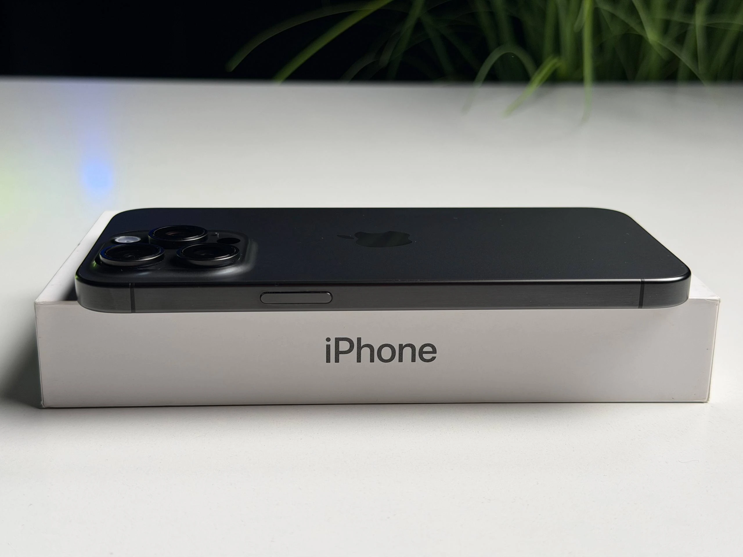 ВЖИВАНИЙ Б/У Apple iPhone 15 Pro Max 256GB Black Titanium (MU773) - Состояние: хороший | Аккумулятор: 100% | Комплектация: полный | Гарантия: 3 мес.