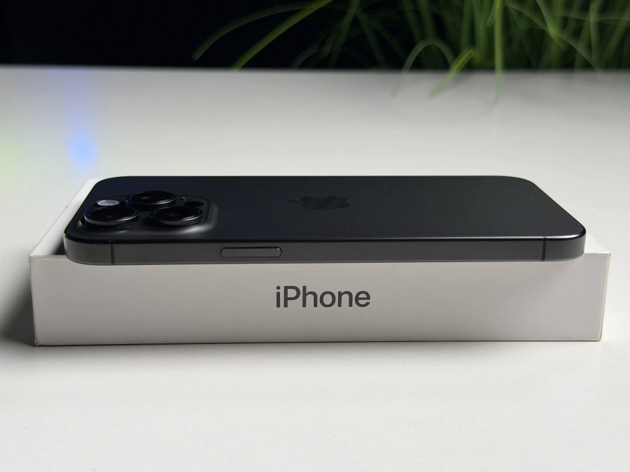 ВЖИВАНИЙ Б/У Apple iPhone 15 Pro Max 256GB Black Titanium (MU773) - Стан: гарний | Акумулятор: 100% | Комплектація: повний | Гарантія: 3 міс.