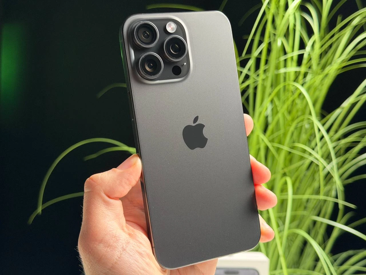 ВЖИВАНИЙ Б/У Apple iPhone 15 Pro Max 256GB Black Titanium (MU773) - Стан: ідеальний | Акумулятор: 88% | Комплектація: повний | Гарантія: 3 міс.