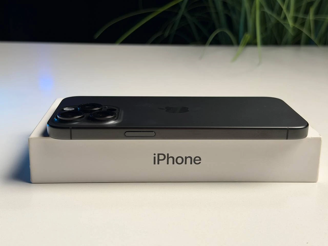 ВЖИВАНИЙ Б/У Apple iPhone 15 Pro Max 256GB Black Titanium (MU773) - Состояние: хороший | Аккумулятор: 100% | Комплектация: полный | Гарантия: 3 мес.