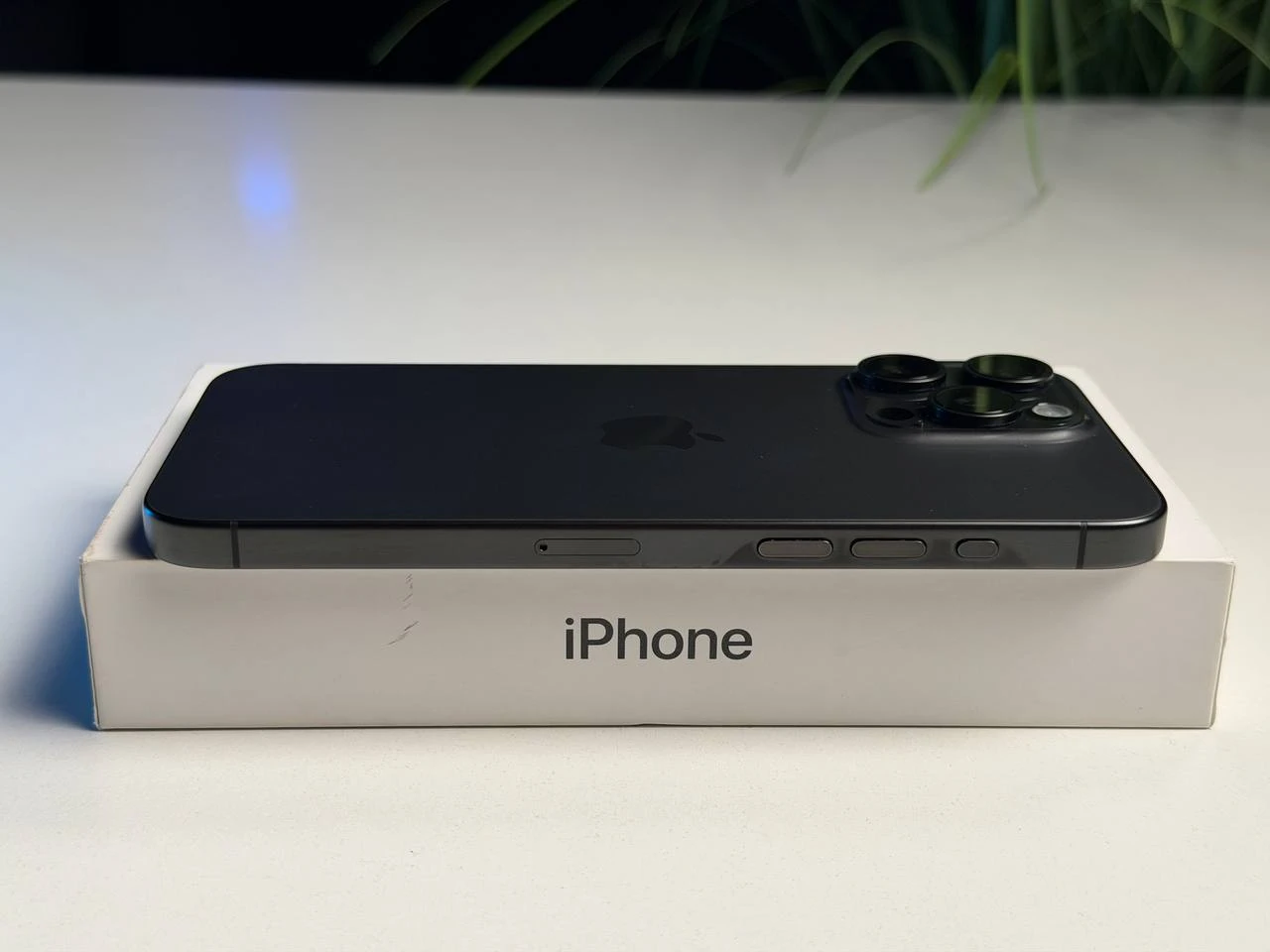 ВЖИВАНИЙ Б/У Apple iPhone 15 Pro Max 256GB Black Titanium (MU773) - Состояние: хороший | Аккумулятор: 100% | Комплектация: полный | Гарантия: 3 мес.