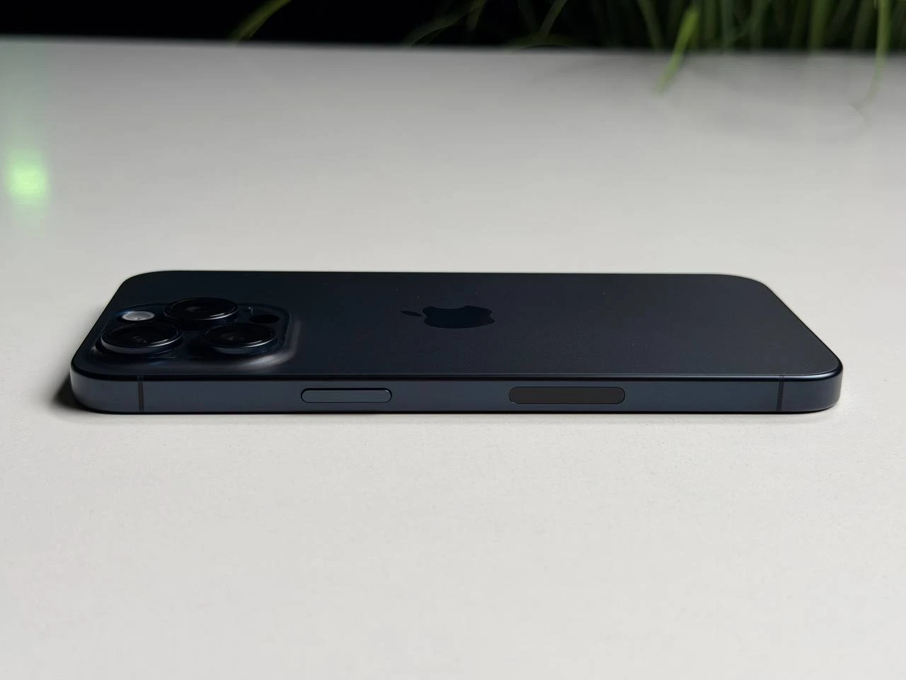 ВЖИВАНИЙ Б/У Apple iPhone 15 Pro Max 256GB Blue Titanium eSim (MU693) - Состояние: идеальный | Аккумулятор: 87% | Комплектация: iPhone, кабель | Гарантия: 3 мес.